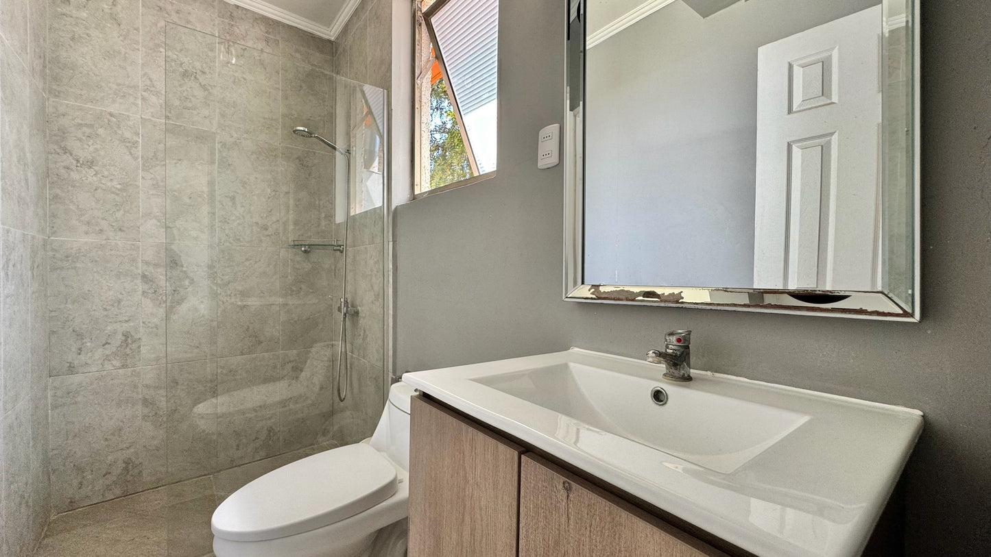 Casa Remodelada En Condominio