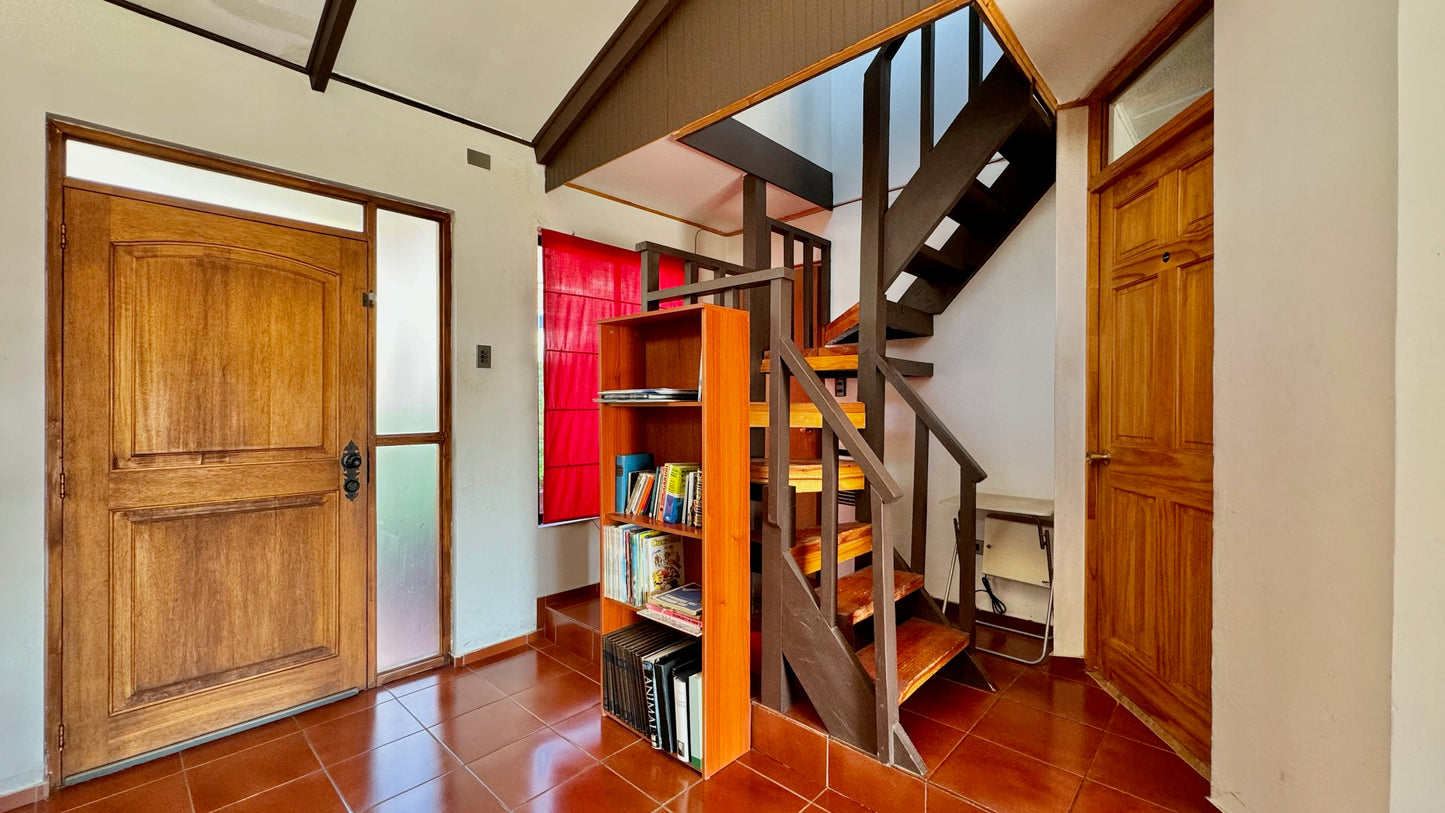 Casa Acogedora, A Pasos De Locomoción