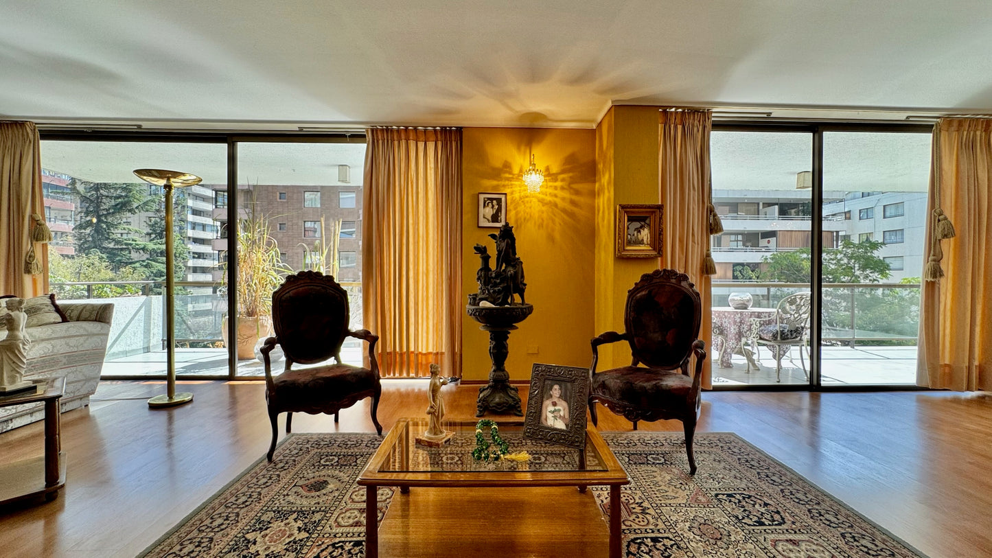 Orientación Oriente 2 Bodegas Y 2 Estacionamientos