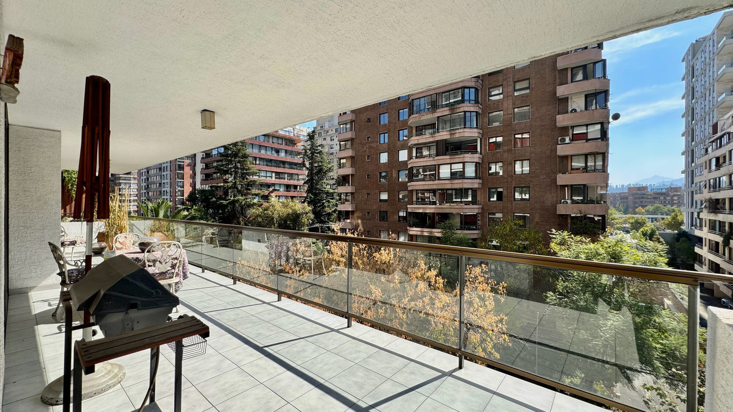 Orientación Oriente 2 Bodegas Y 2 Estacionamientos