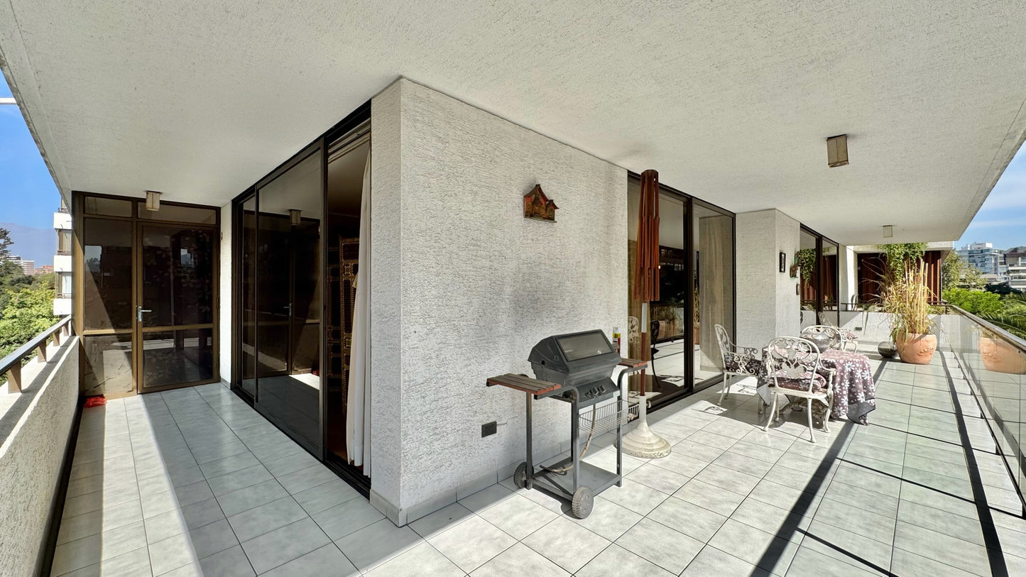 Orientación Oriente 2 Bodegas Y 2 Estacionamientos