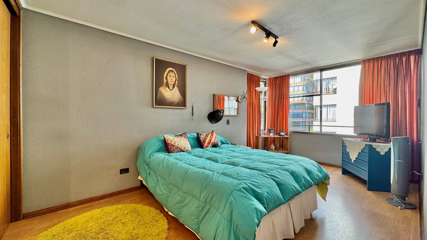 Orientación Oriente 2 Bodegas Y 2 Estacionamientos