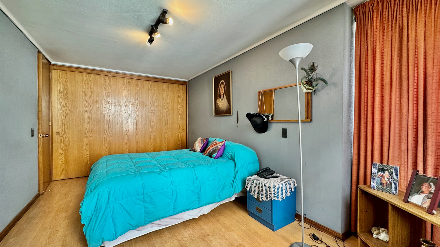 Orientación Oriente 2 Bodegas Y 2 Estacionamientos