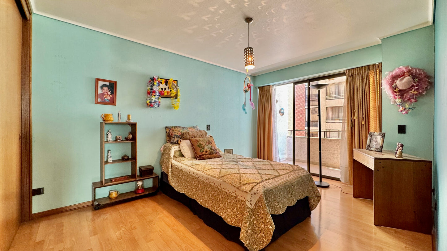 Orientación Oriente 2 Bodegas Y 2 Estacionamientos