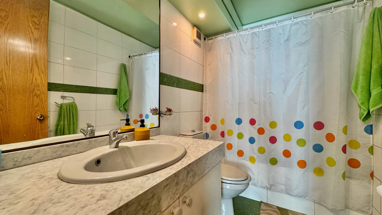 Orientación Oriente 2 Bodegas Y 2 Estacionamientos