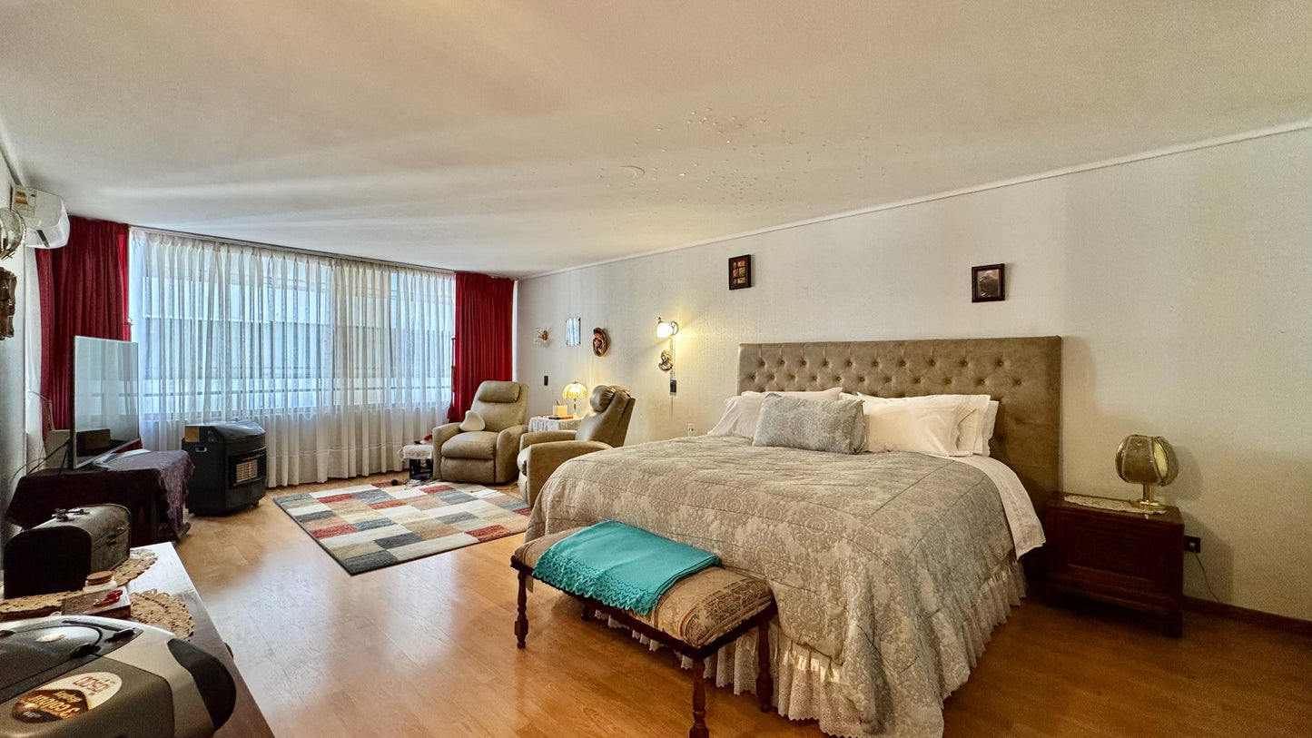 Orientación Oriente 2 Bodegas Y 2 Estacionamientos