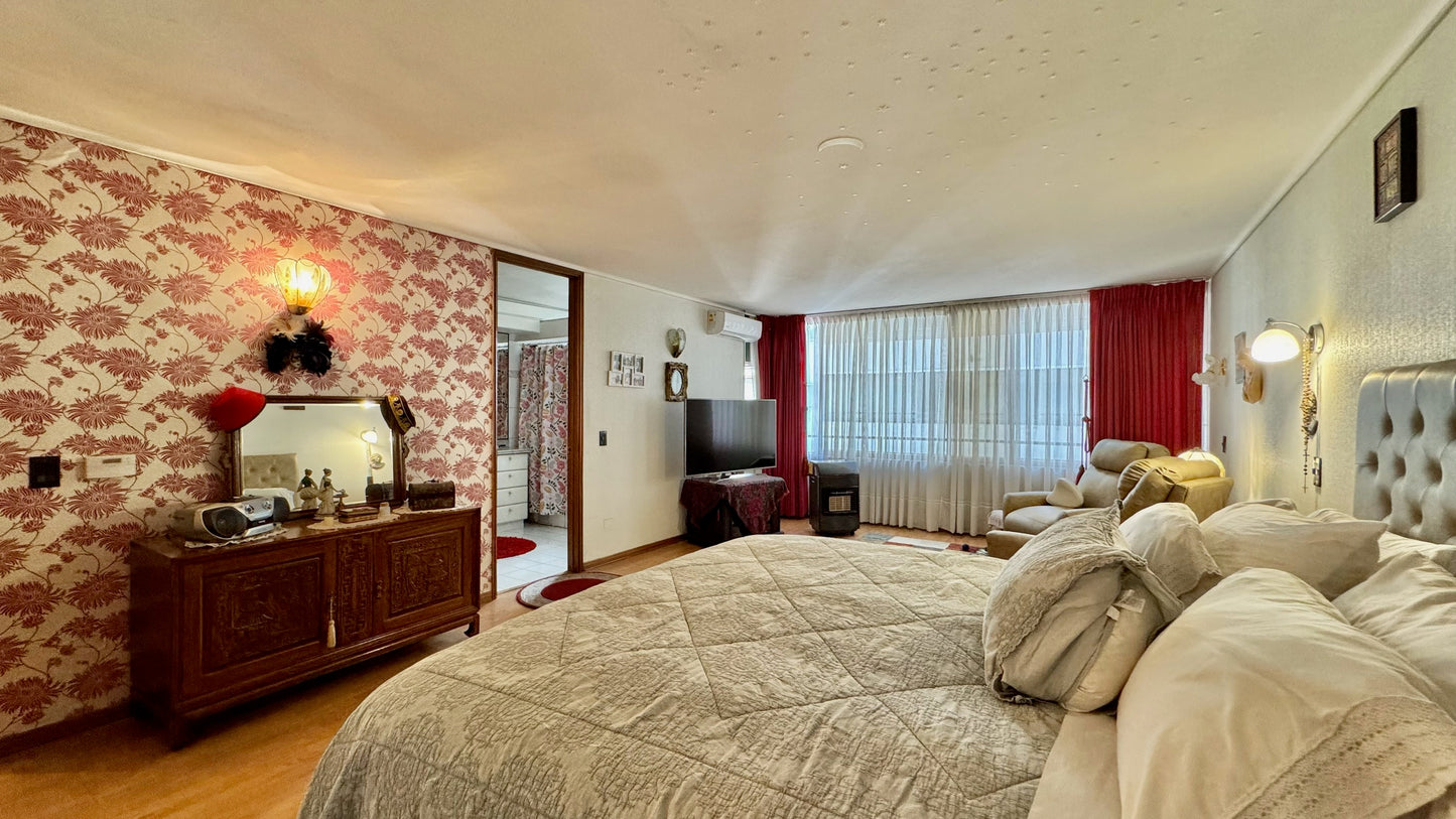 Orientación Oriente 2 Bodegas Y 2 Estacionamientos