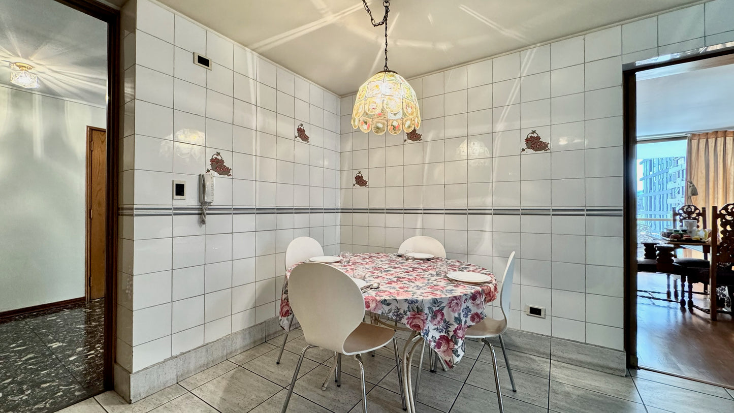 Orientación Oriente 2 Bodegas Y 2 Estacionamientos