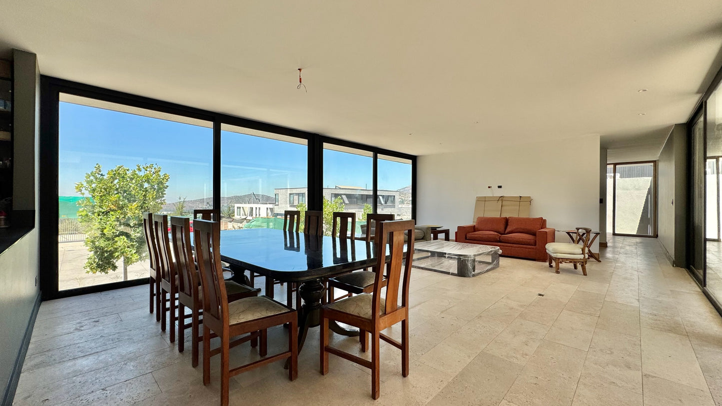 Casa Cómoda En Condominio