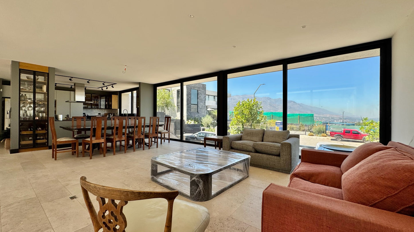 Casa Cómoda En Condominio