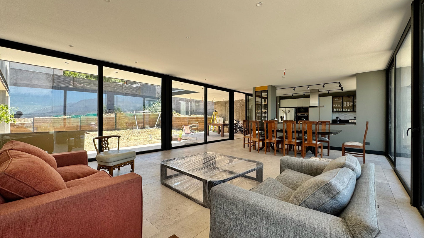 Casa Cómoda En Condominio