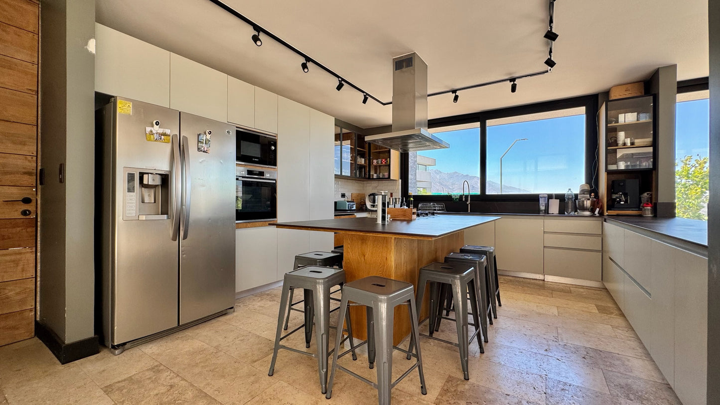 Casa Cómoda En Condominio