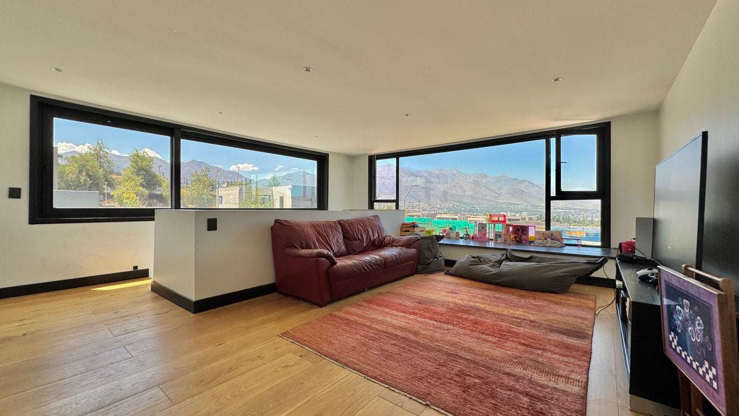 Casa Cómoda En Condominio